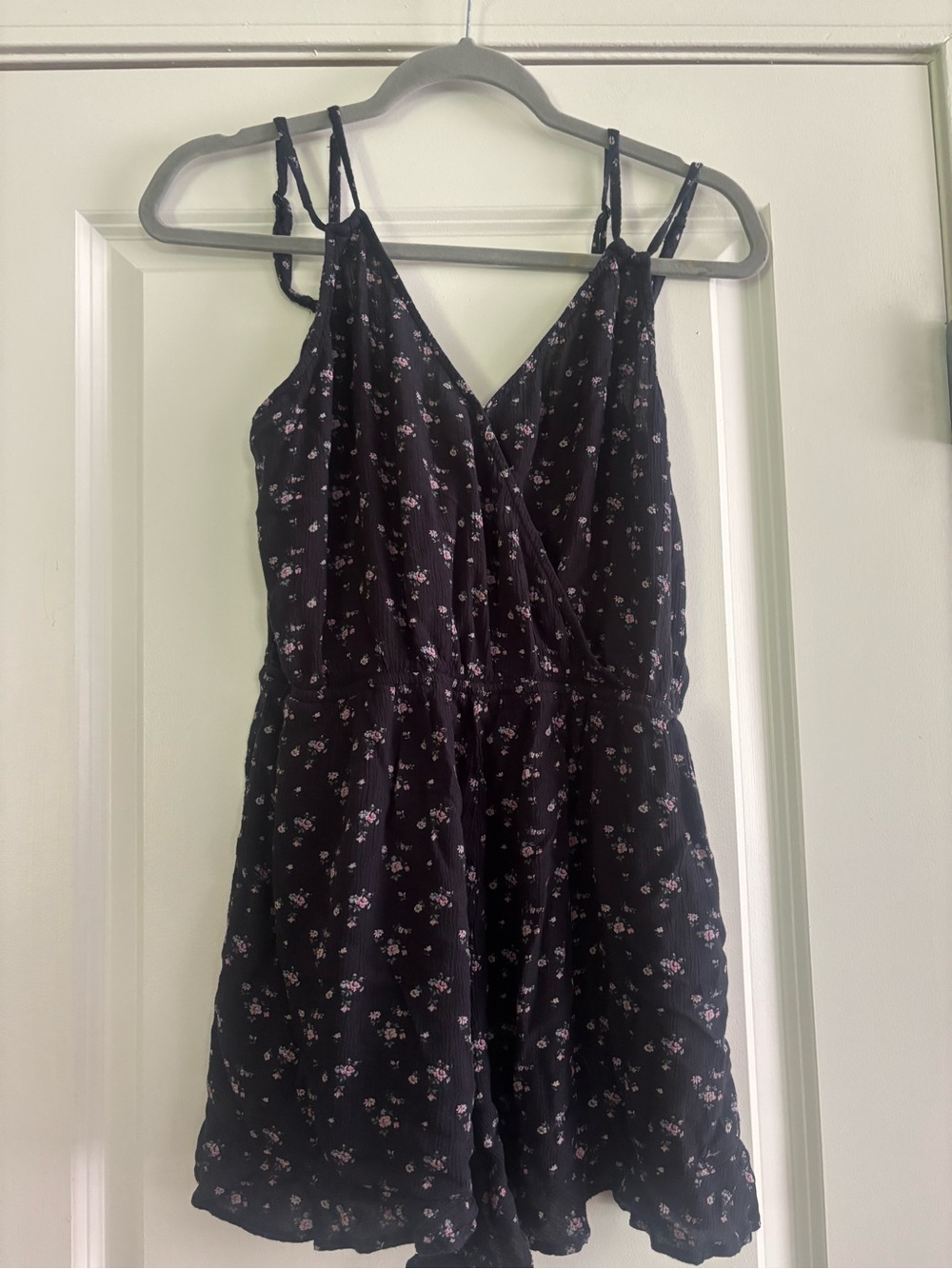 American Eagle Navy Floral Spaghetti Strap Tie Back Romper Size Large